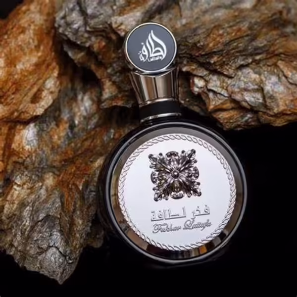 Compre Fakhar Black: Descubra o Charme e a Intensidade Desta Fragrância Exclusiva - Imagem 2
